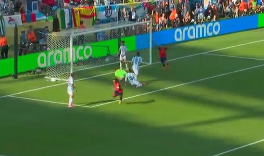 Featured image for Gooooooool! Spanja kalon në epërsi ndaj Argjentinës në finale
