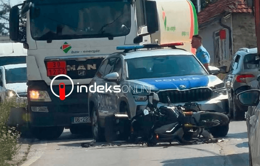 Featured image for Motoçiklisti aksidentohet në Strellc të Deçanit, policia del në vendin e ngjarjes