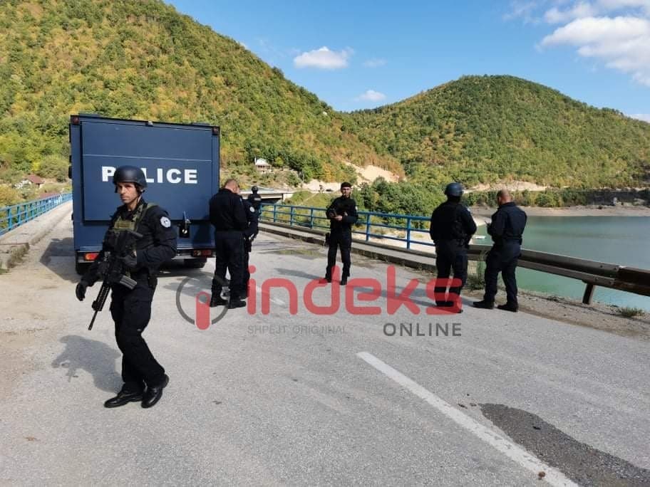 Featured image for Aksion tek Liqeni i Ujmanit, pritet rrënimi i 11 vilave ilegale