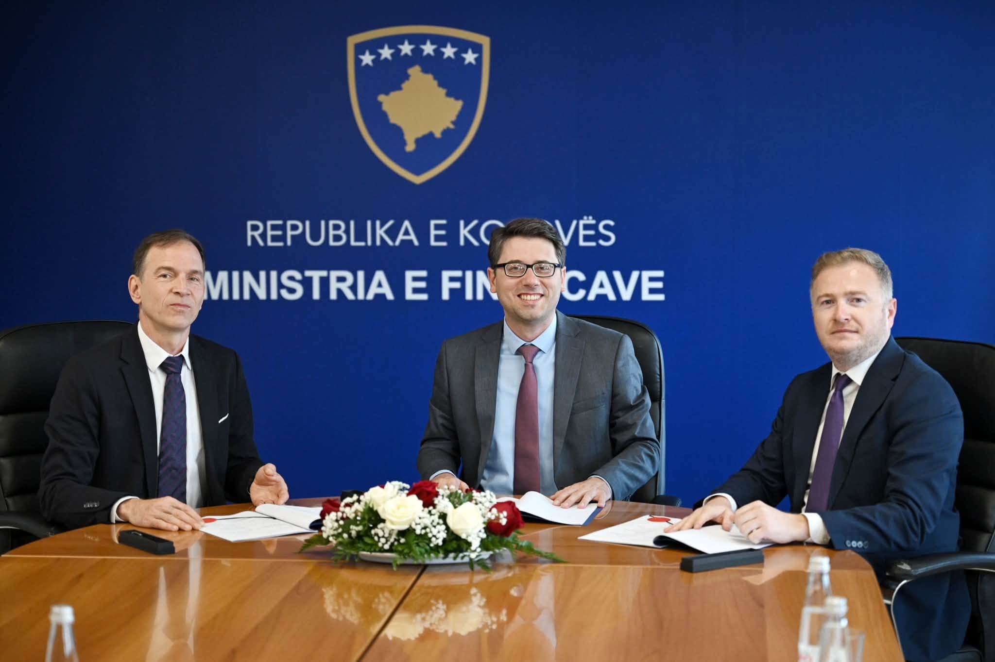 Featured image for Ministria e Financave nënshkruan grant prej 5 milionë euro me Bankën Gjermane për Zhvillim për investime në rrjetin e transmisionit