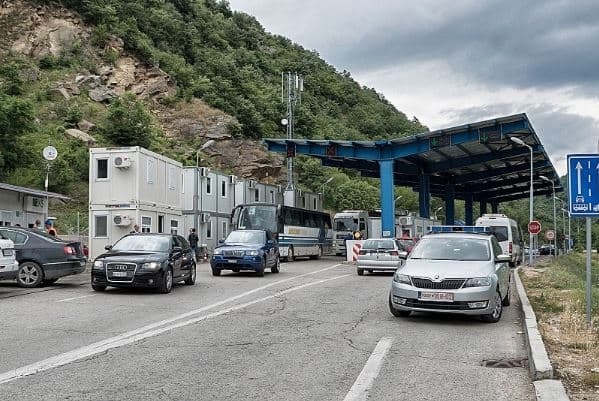 Featured image for Rritet fluksi në pikat kufitare, deri në një orë pritje në Muçibabë dhe te Dheu i Bardhë
