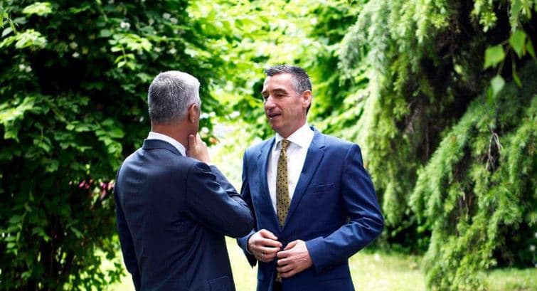 Featured image for A do të kthehen në politikë Thaçi dhe Veseli pas përfundimit të procesit gjyqësor në Hagë? – Kjo është përgjigja e Hamzës