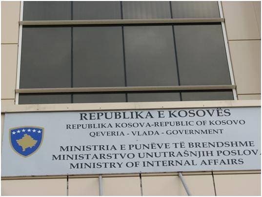 Featured image for Dallaveret me lejeqendrime- Paraburgim vetëm për shtetasin turk, dy zyrtareve të MPB-së u caktohet masa e arrestit shtëpiak