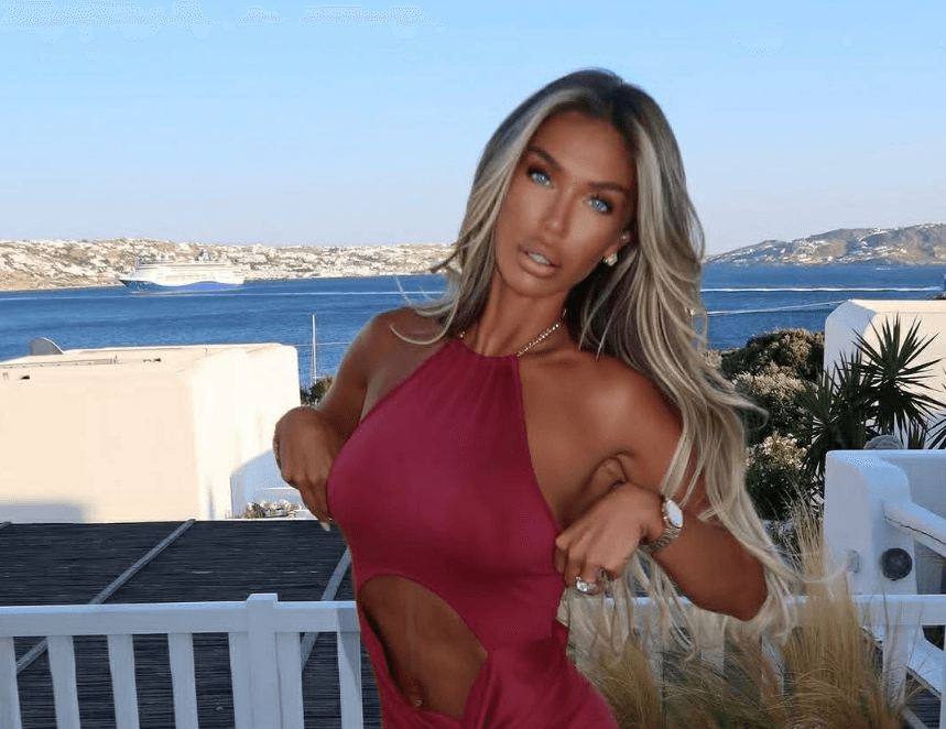 Për t’u dukur sa më provokuese, Adelina Tahiri bën edhe këtë veprim
