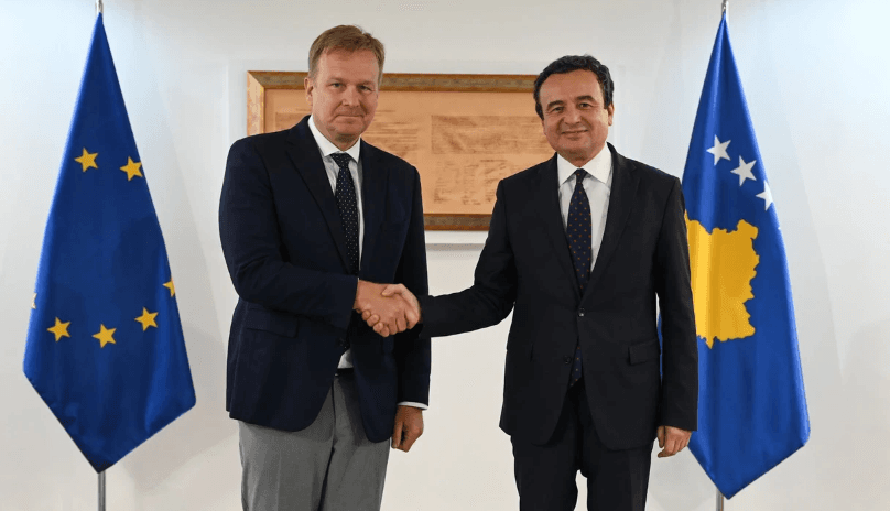 Featured image for Pa agjendë, pa njoftim! – Çfarë fshihet pas takimit të papritur Kurti-Sorensen?