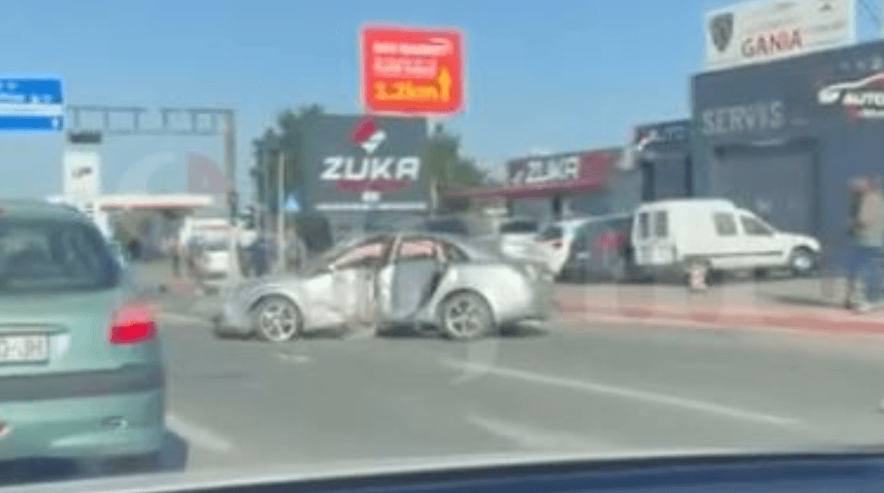 Featured image for Aksident i rëndë në Fushë Kosovë, veturat bëhen “llom”