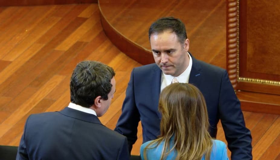 Featured image for Konjufca paralajmëron: Albulena Haxhiu mbetet kandidate për kryetare të Kuvendit