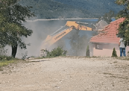 Featured image for Rrënohet moteli “Jezero” në zonën e Ujmanit – Pamje