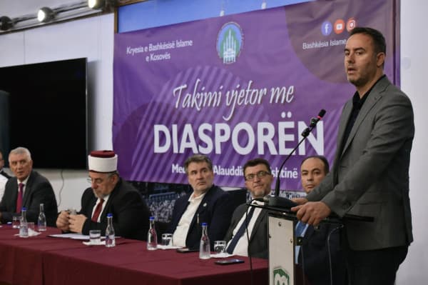 Featured image for ​Konjufca: Historia e mërgatës shqiptare është histori e dhunës dhe dëbimit