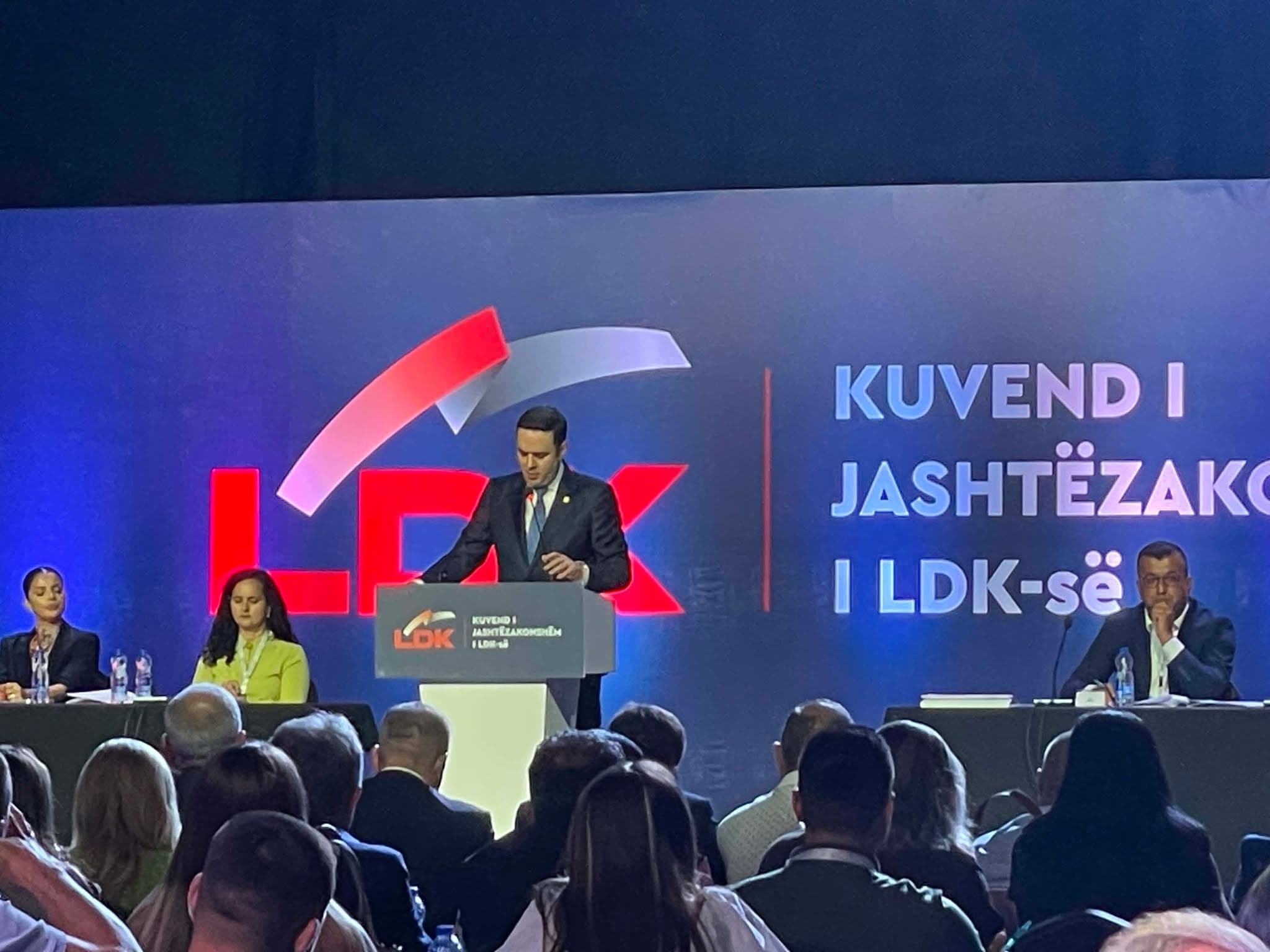 Featured image for Kryhet votimi për ose kundër shkarkimit të Abdixhikut, pritet numërimi i votave