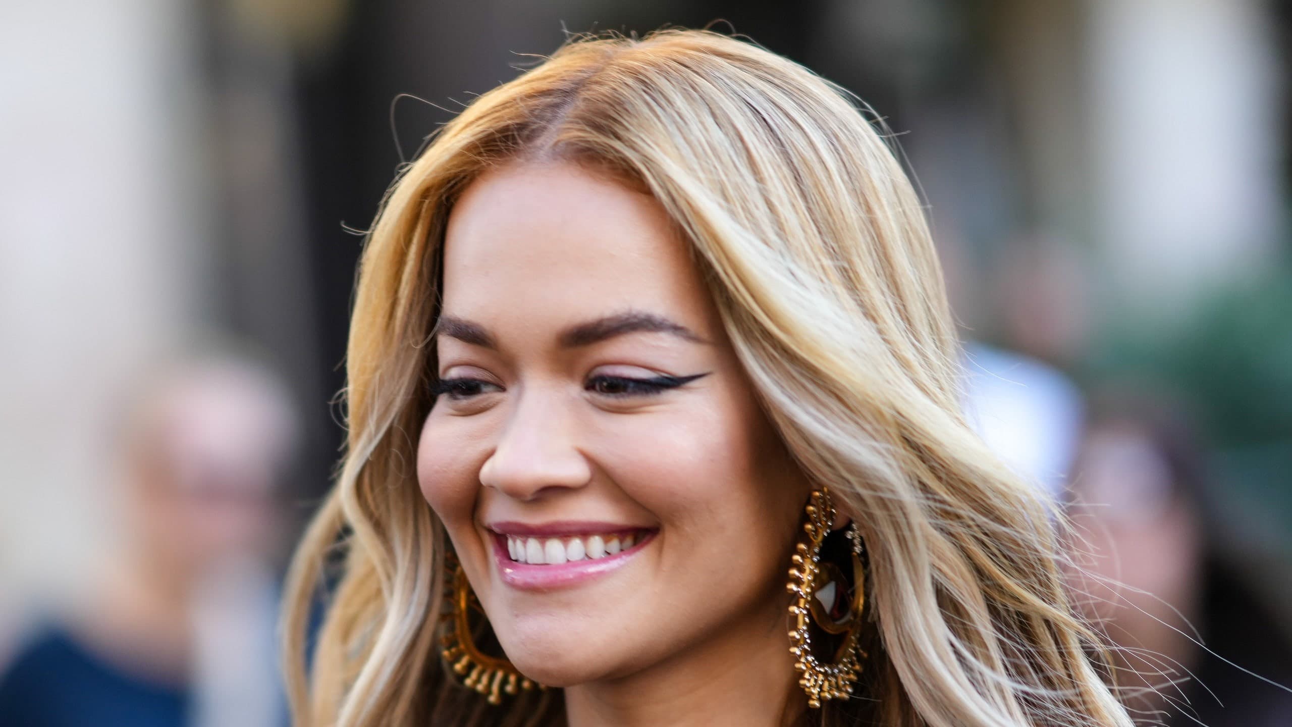 Rita Ora publikon fotografi nga koncertet e kaluara: Mezi pres të performoj në Ohër