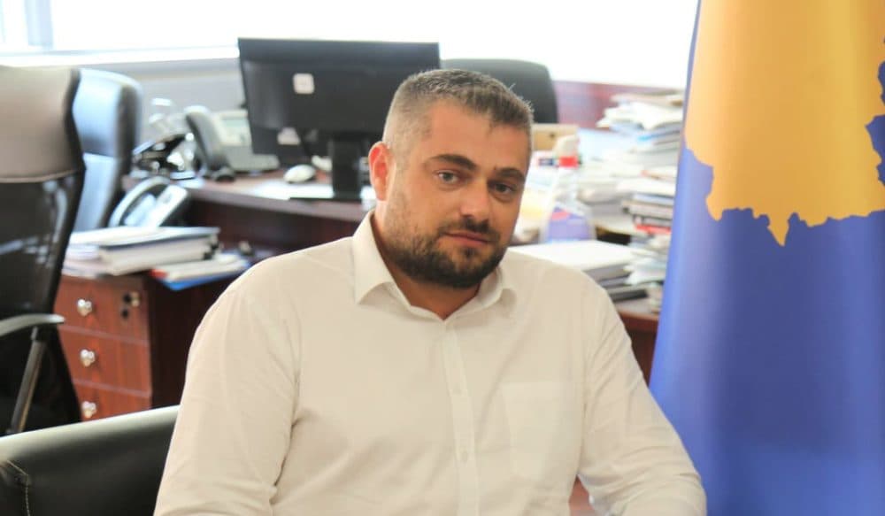 Featured image for U arrestua në Serbi nën dyshimin për dhënie të informatave për varrezë masive në Kosovë, Hoti: Tentim-vrasje ndaj të vërtetës