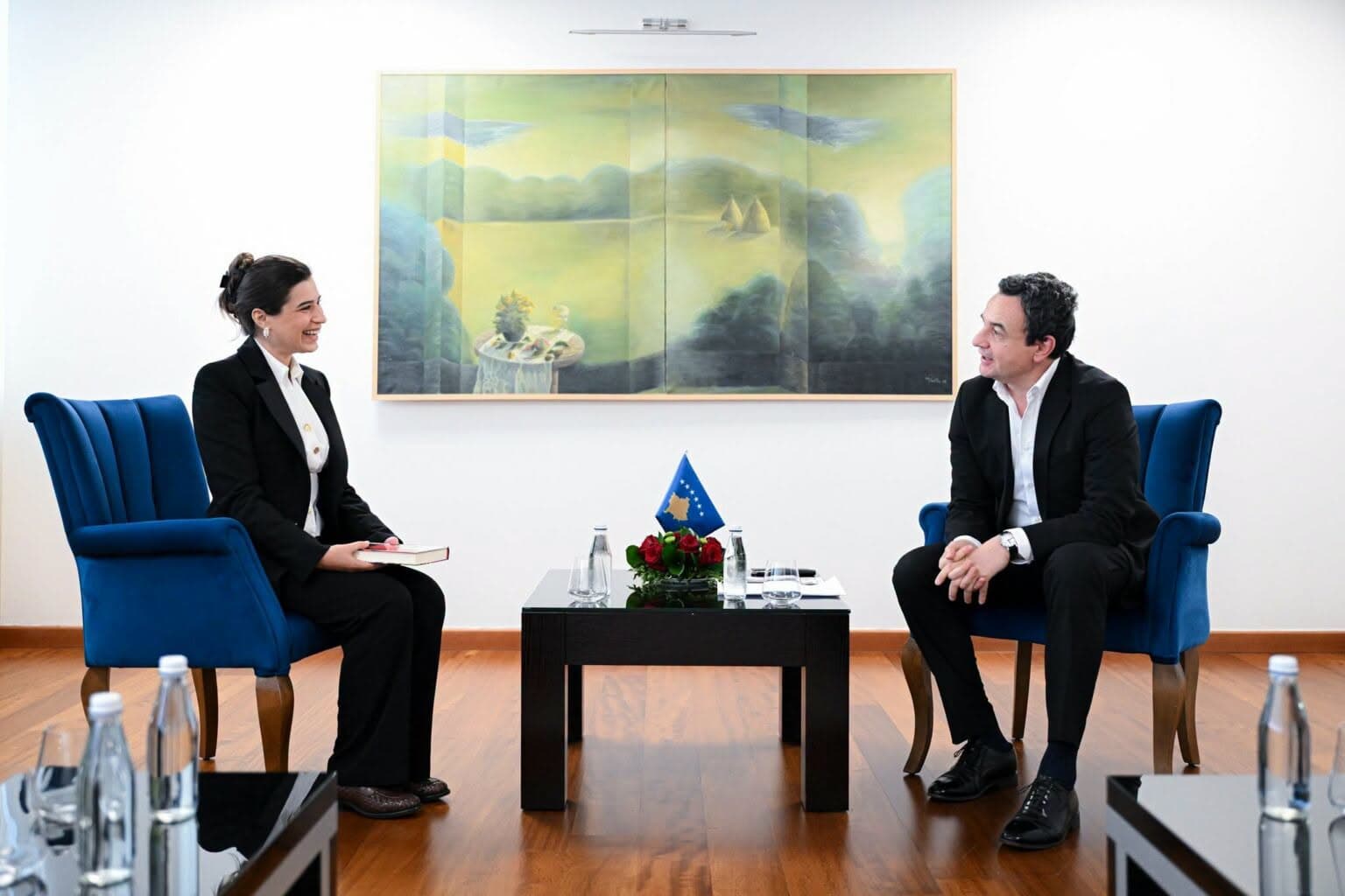 Featured image for Kurti pret në takim deputeten e Parlamentit Kantonal të Bernës në Zvicër, Shasime Osmani