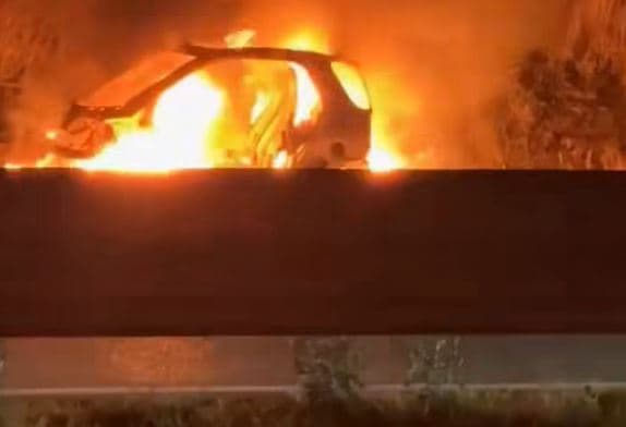 Featured image for Digjet një veturë në autostradën ‘Ibrahim Rugova’
