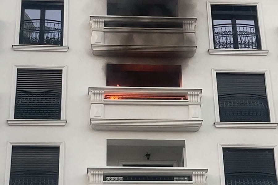 Featured image for Merr flakë kondicioneri në një banesë në Prishtinë, intervenojnë zjarrfikësit