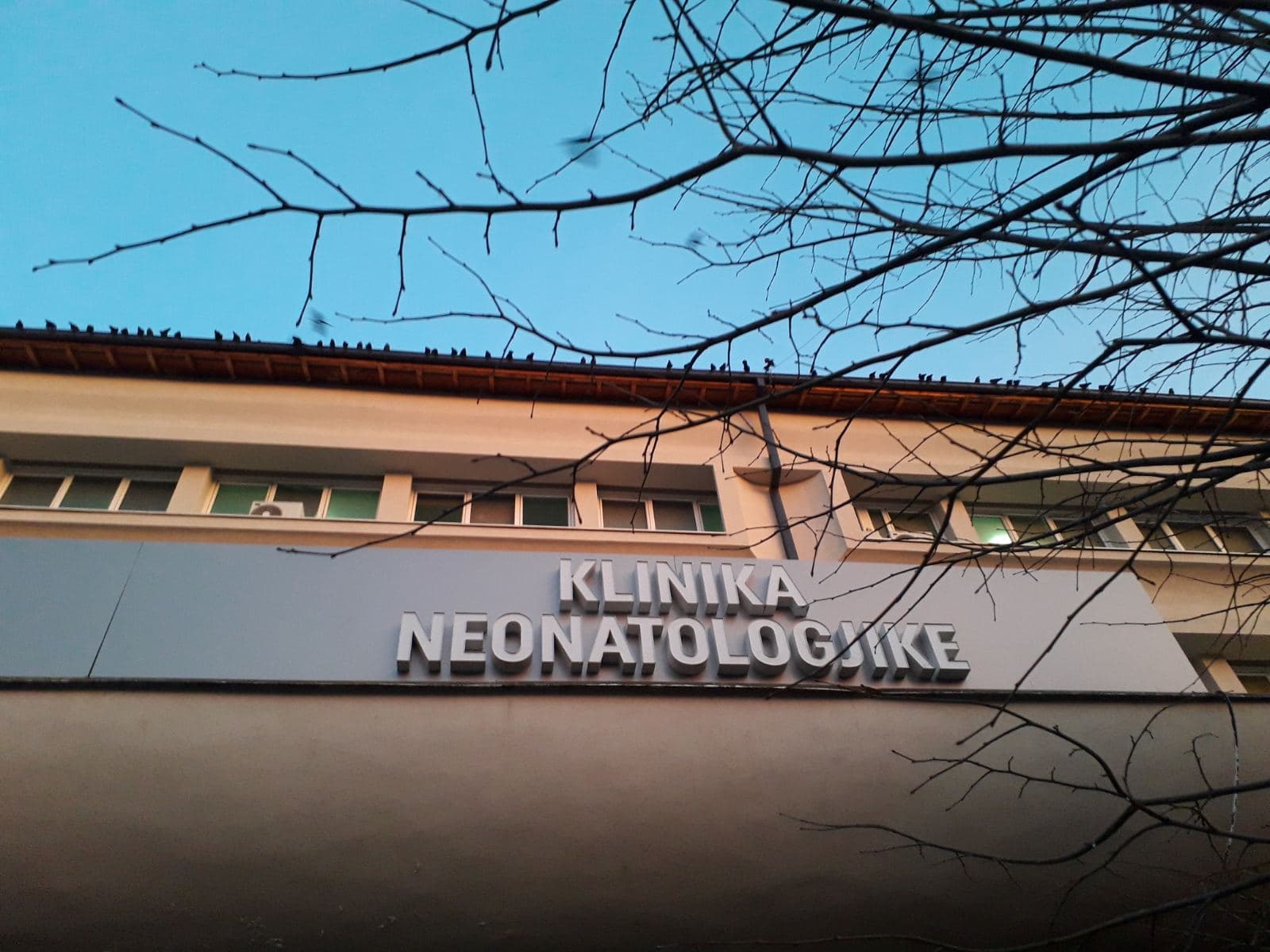 Featured image for Gati 300 mijë euro për Klinikën e Neonatologjisë, QKUK jep tenderin për të vetmen kompani në garë