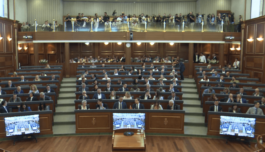 Featured image for Seanca konstituive, formohet komisioni për verifikimin e mandateve, Dehari njofton 30 minuta pauzë