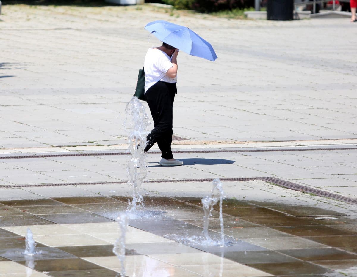 Featured image for Temperaturat 32 gradë, por IHMK paralajmëron për stuhi e breshër në disa zona të vendit sot