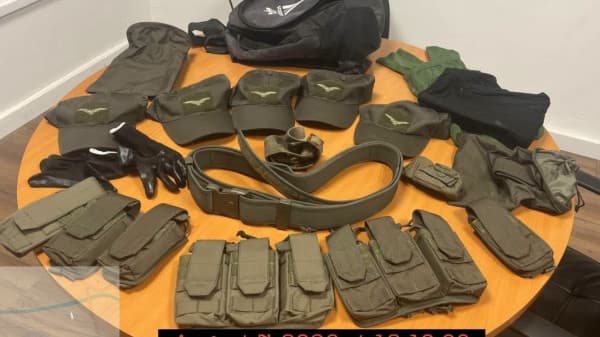 Featured image for ​Policia në Mitrovicë të Veriut gjen pajisje ushtarake të fshehura në një puset