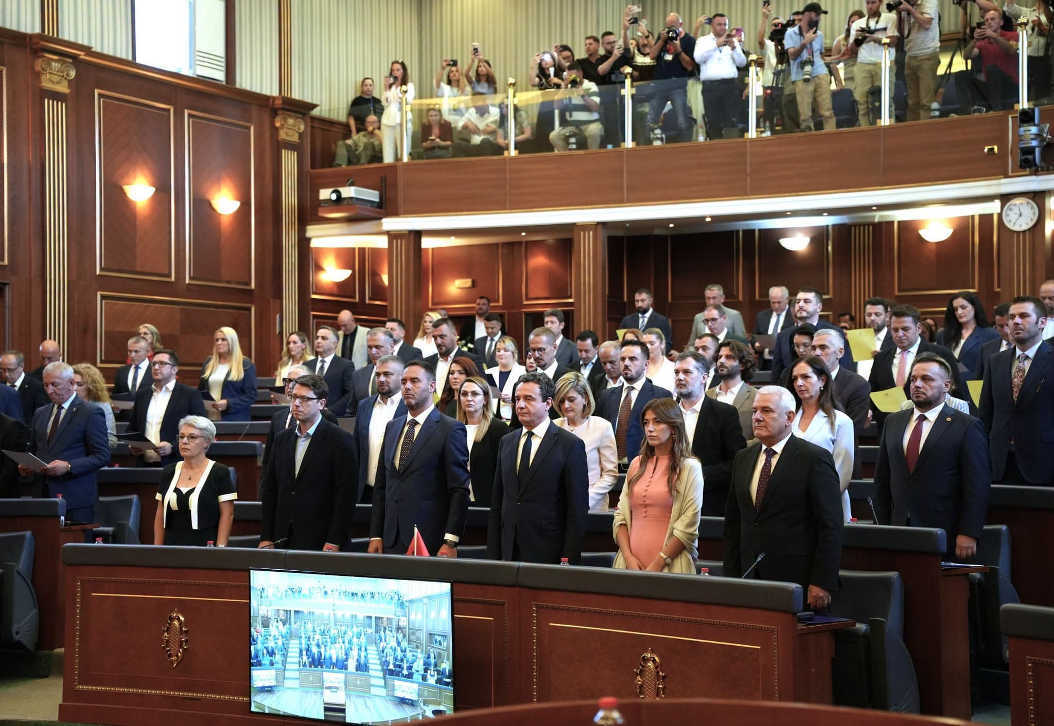 Featured image for Afati për konstituimin e Kuvendit skadon sot – ja çfarë ndodh nëse nuk arrihet marrëveshja
