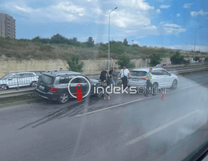 Featured image for Aksident mes dy veturave në Veternik, policia në vend të ngjarjes