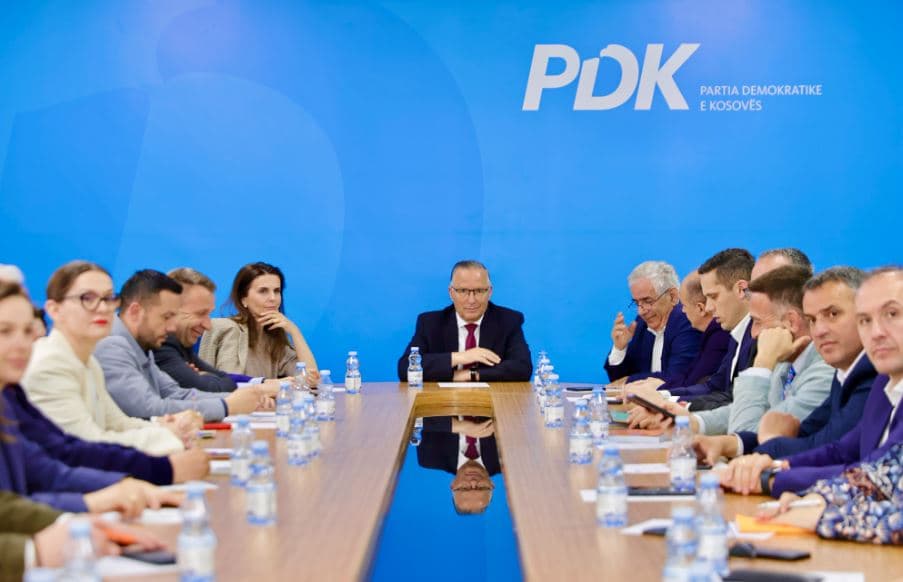 Featured image for PDK: Kurti e vendosi vullnetin partiak mbi Kushtetutën e Kosovës