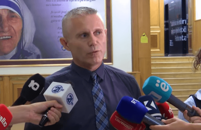 Featured image for Ramadani akuzon pushtetin për vonesa: Nuk e di a iu ka dalë malli i keq këto ditë