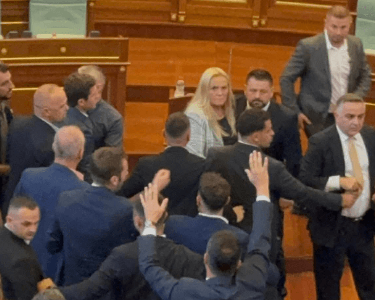 Featured image for “M*ta, m*ta”/ Time Kadrijaj sulmon Albin Kurtin