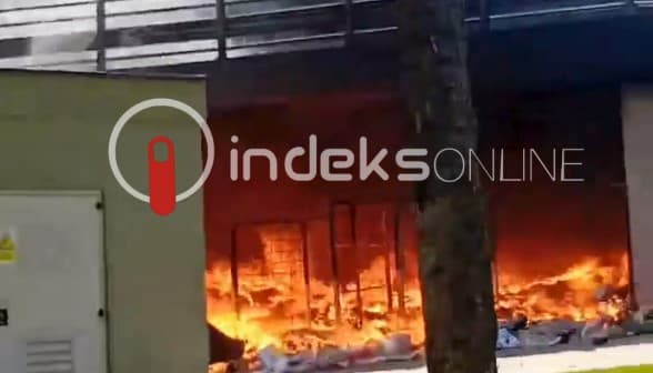 Featured image for Zjarr i madh në hyrje të Prishtinës, te mbikalimi