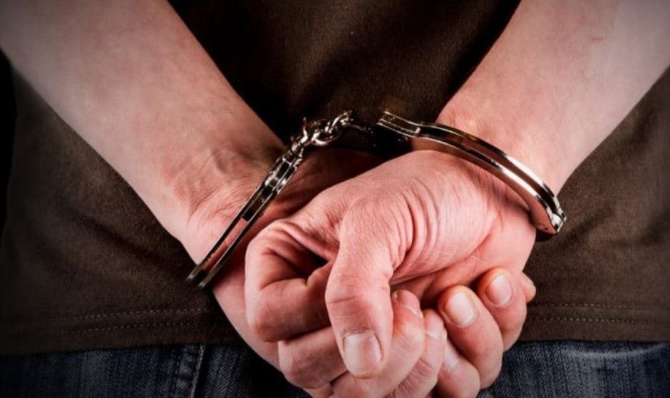 Featured image for Shkon në shtëpinë e saj dhe kanos babain, arrestohet shtetasi maqedonas në Podujevë