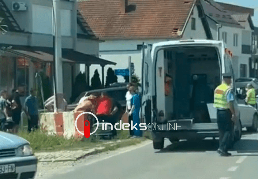 Featured image for Vetura godet biçiklistin në Ramjan të Vitisë, policia dhe ambulanca në vendin e ngjarjes