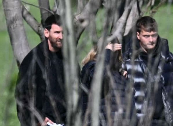 I jepet lamtumira e fundit babait të Lionel Messit, pamje nga funerali