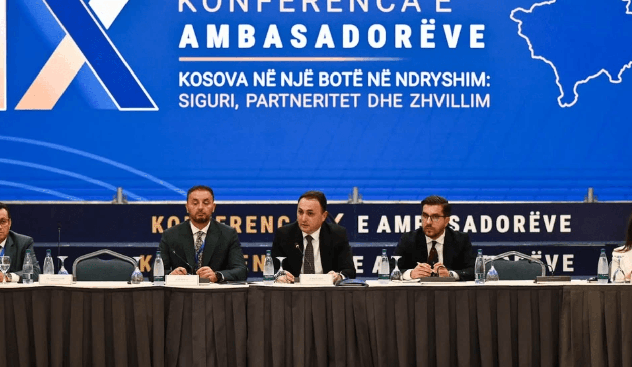Featured image for Drejtori i AKI-së prezanton sfidat e reja të sigurisë dhe kërcënimet hibride në Konferencën e Ambasadorëve