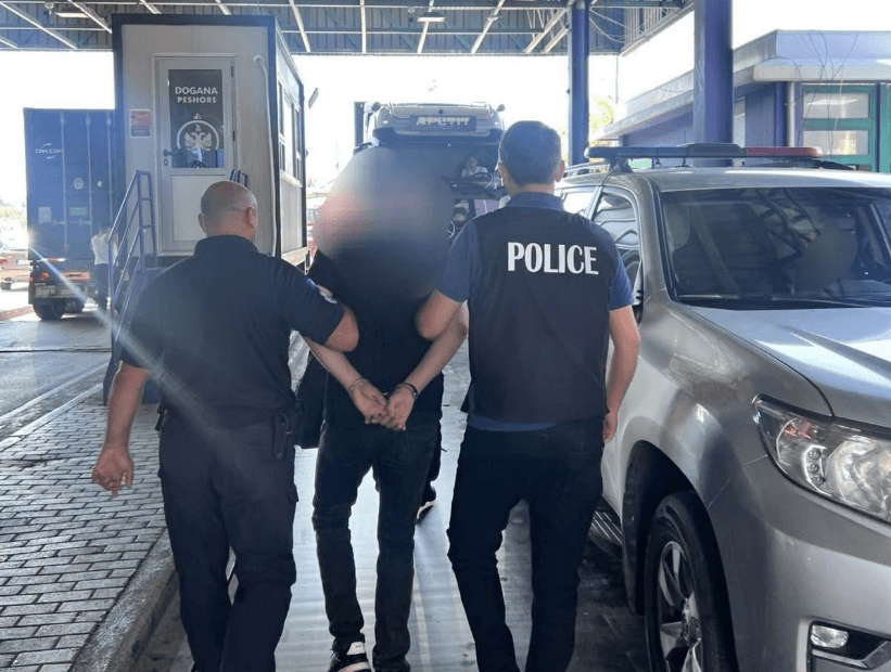 Featured image for Ekstradohet nga Shqipëria një kosovar i dënuar me 11 vjet e 6 muaj burgim për vrasje