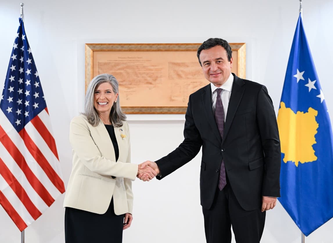 Featured image for Kurti pas takimit me senatoren Ernst: Bondsteel duhet të bëhet bazë e përhershme amerikane në Kosovë