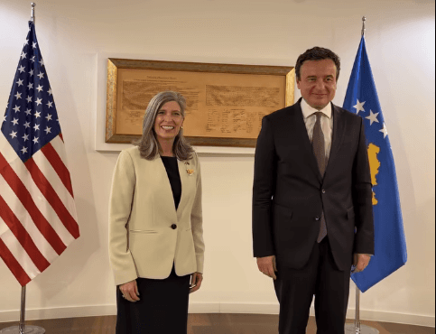 Featured image for Kurti e pret Senatoren Ernst, adreson kërkesë për Bondsteel’in, i flet edhe për rëndësinë e “marrëveshjes” me partitë