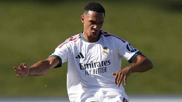 Trent Alexander-Arnold kritikohet për sjelljen e tij ndaj një tifozi të Realit