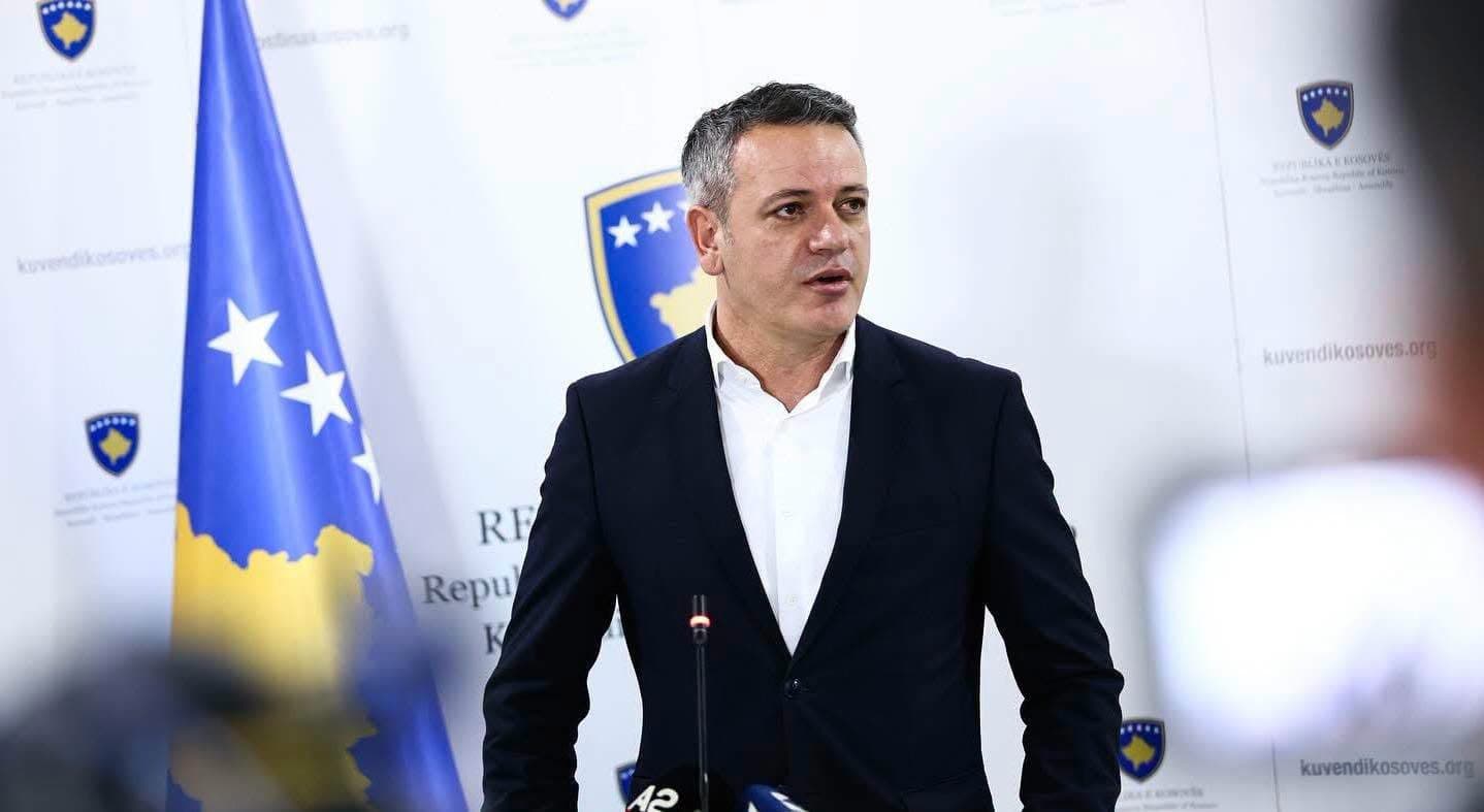Featured image for Gashi: Nëse Kurti i ka 62 vota, le ta konstituojë Kuvendin – Mos e mbajë Republikën peng për kalkulim elektoral