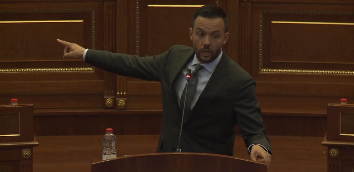 Featured image for Tahiri: Kurti synon zgjedhjet më 27 dhjetor, shtyrja e konstituimit i shërben skenarit të tij politik