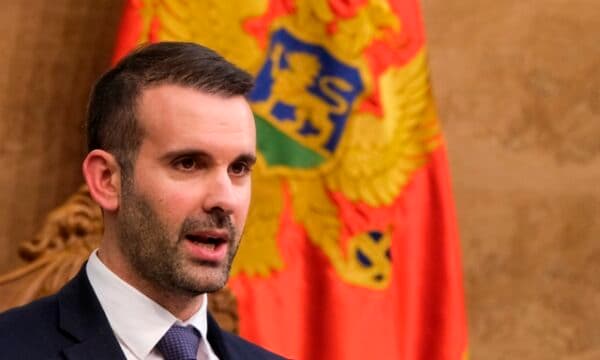 Featured image for Kryeministri i Malit të Zi me mesazh për Vuçiqin: Po luan rolin e “PR-it të Rusisë”