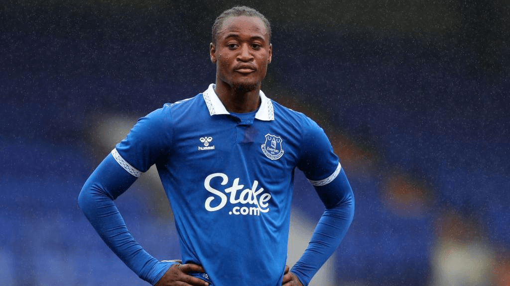 Futbollisti i Evertonit akuzohet për 61 baste sportive