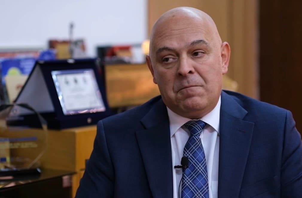 Featured image for Ardian Gjini refuzon ftesën e Kurtit: Nëse dëshiron takim le të bëhet vetëm para kamerave