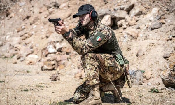 Featured image for Ushtarët italianë të KFOR-it zhvillojnë trajnim qitje me municion të vërtetë pranë Prishtinës