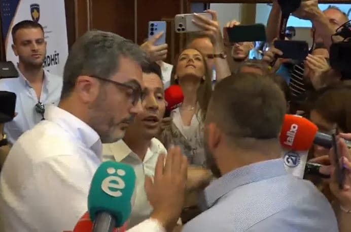 Featured image for Rustemi për incidentin në Kuvend: Lushtaku tentoi t’i “qërojë hesapet politike” me dhunë fizike
