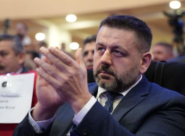 Featured image for Berisha komenton situatat e djeshme në Kuvend: Deputetët e LVV-së bënin provokime për të krijuar skena