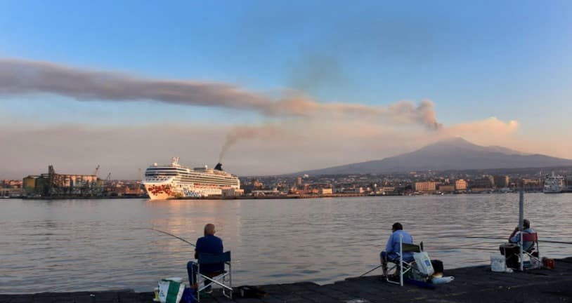 Shpërthimi i vullkanit Etna “paralizon” fluturimet në Catania