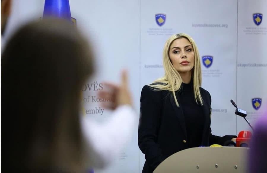 ‘‘Mundësi për konflikt fizik’’, Deliu i reagon Deharit: Arsyetim skandaloz, thirre seancën e respekto rregulloren, kaq është puna