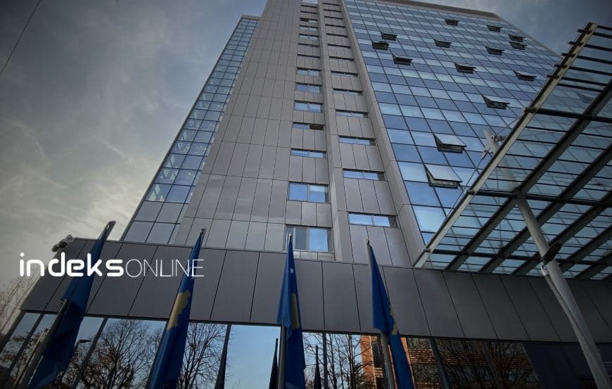 Paqëndrueshmëria politike kërcënon investimet dhe projektet e mëdha në Kosovë