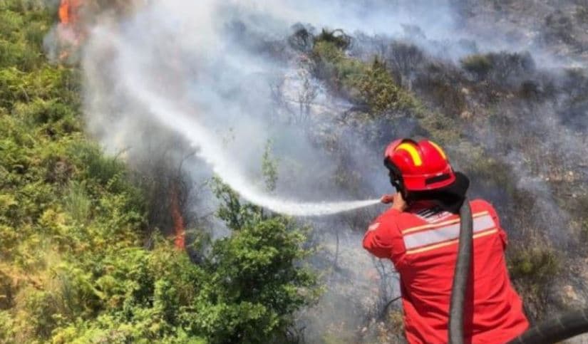 43 vatra zjarri në Shqipëri, 10 mbeten aktive