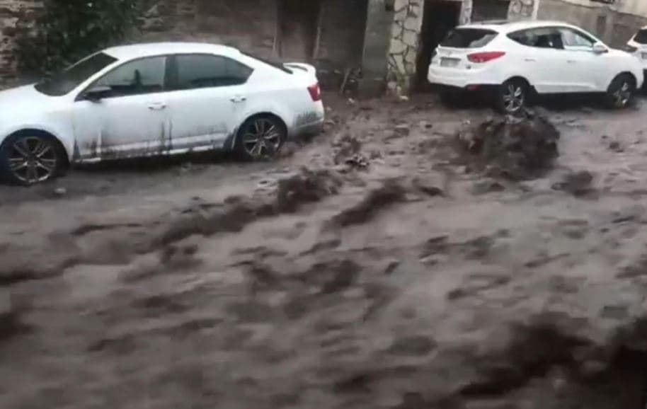 Reshjet e dendura godasin Spanjën, dy gra humbin jetën
